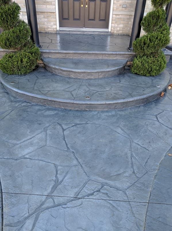 Stamped concrete steps with flagstone pattern